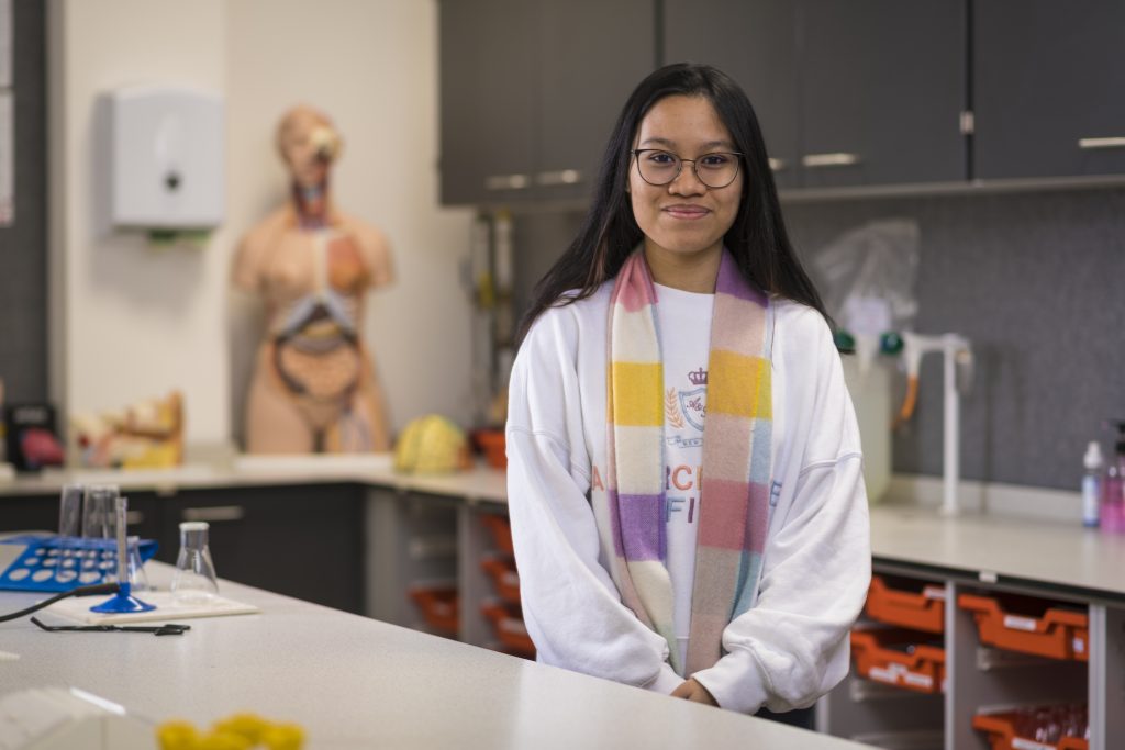 Woman in science lab.